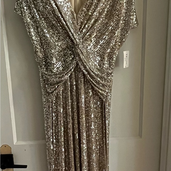 Xscape Sparkling Silver Sequin Dress - Picture 6 of 8